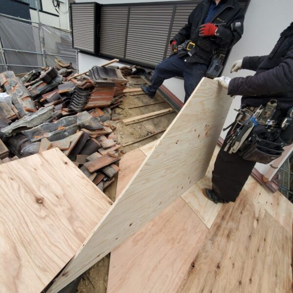 静岡県駿東郡小山町　瓦屋根葺き替え工事　垂木が折れた屋根（1）