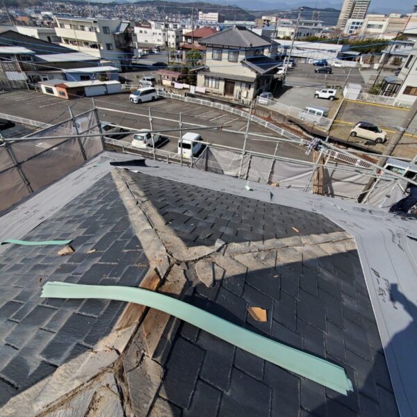 静岡県富士宮市弓沢町　コロニアル屋根カバー工事　外壁はそのままで（2）