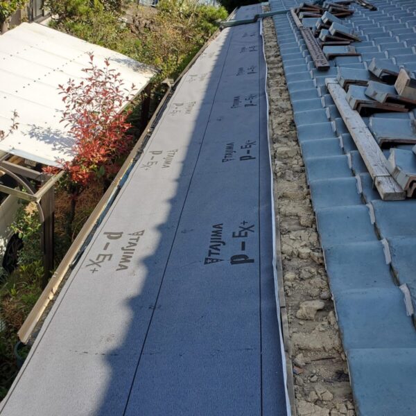 静岡県富士宮市　腰葺き屋根　ガルバリウム一文字葺き（3）