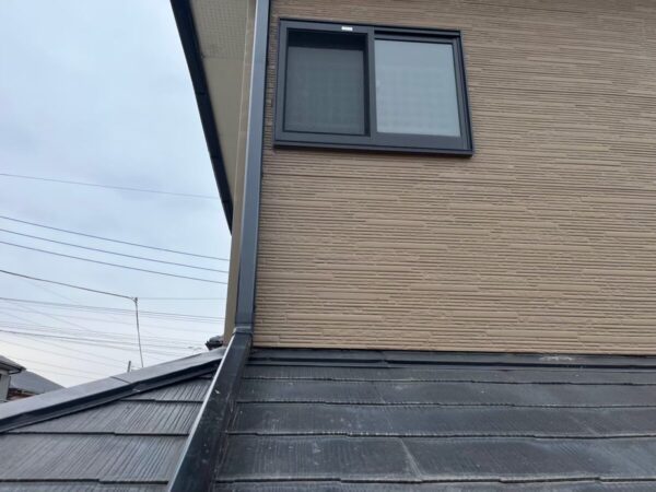 静岡県富士宮市山本　強風で飛ばされた雨樋の取り付け（2）