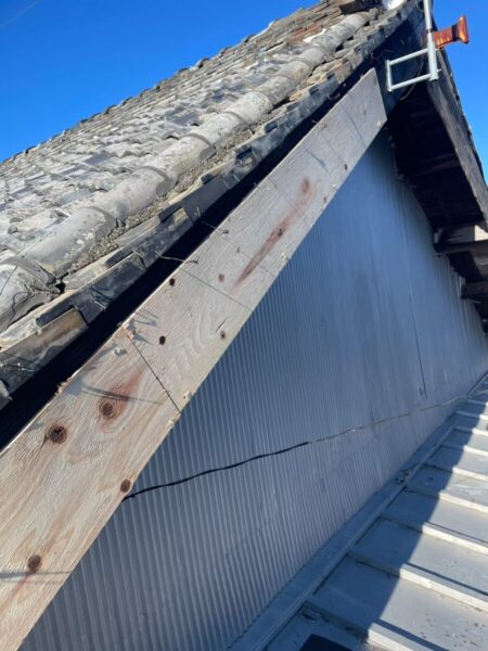 静岡県榛原郡吉田町　破風板板金　屋根を強くしていきます！（2）