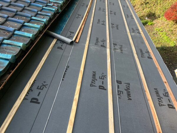 静岡県富士宮市山本　波板トタン屋根カバー工事　塗装よりもカバーがおすすめ！（2）