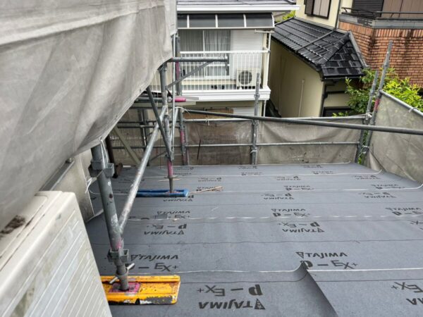 静岡県葵区南沼上　割れたコロニアル屋根のカバー工事（4）