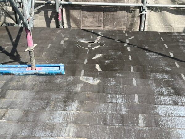 静岡県葵区南沼上　割れたコロニアル屋根のカバー工事（1）