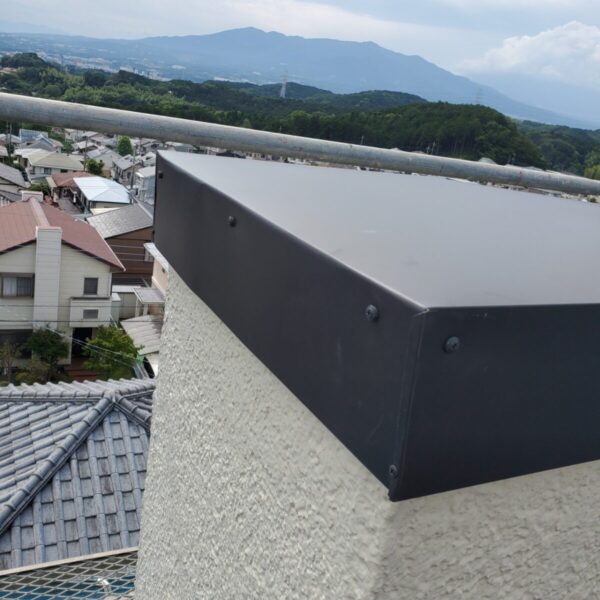 静岡県三島市富士見台　崩れかかった破風板の補修（2）