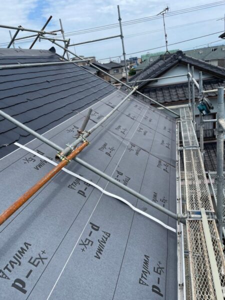 静岡県富士宮市北町　屋根カバー工事　急勾配の屋根は慎重に（1）