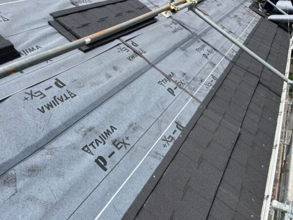 静岡県富士宮市北町　屋根カバー工事　急勾配の屋根は慎重に（2）