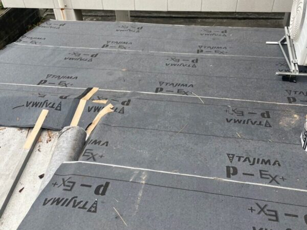 静岡県駿東郡清水町　屋根カバー工事　勾配のゆるい屋根には縦葺き一択！（4）