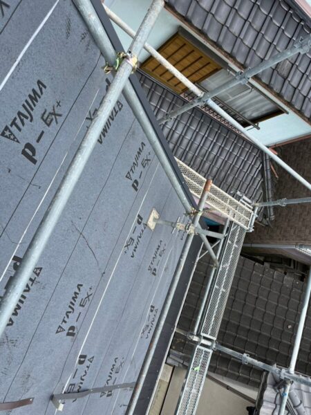 静岡県富士宮市北町　屋根カバー工事　急勾配の屋根は慎重に（3）