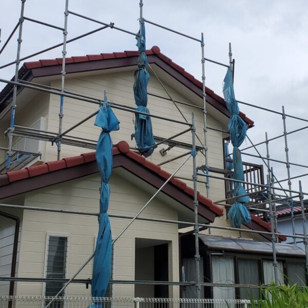 静岡県伊豆の国市　セメント瓦補修・破風板板金補強工事　塗装と板金補強（3）
