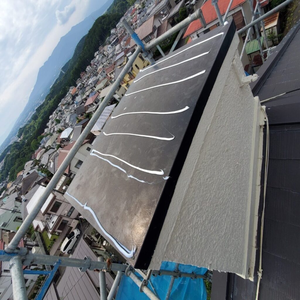静岡県三島市富士見台　傷んだケラバの補修・破風板板金工事　脳天打ちは厳禁です！（4）