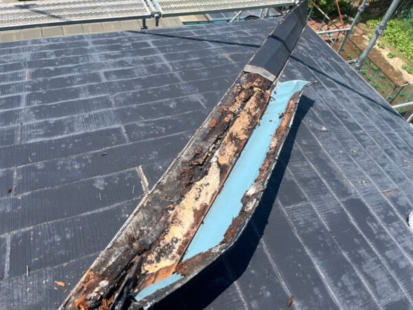 静岡県沼津市根古屋　雨漏りしていたコロニアル屋根のカバー工事（1）