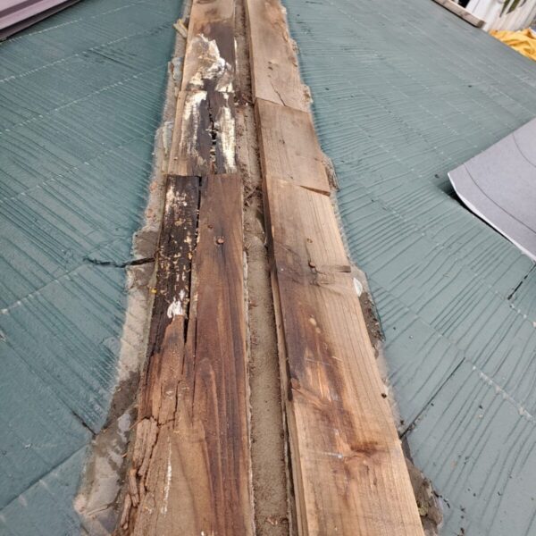 静岡県富士宮市外神　塗装した直後に雨漏りした屋根のカバー工事（3）