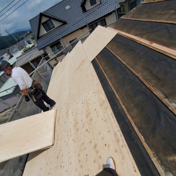 静岡県富士宮市大中里　モニエル瓦の葺き替え工事　雨漏りしている屋根（3）