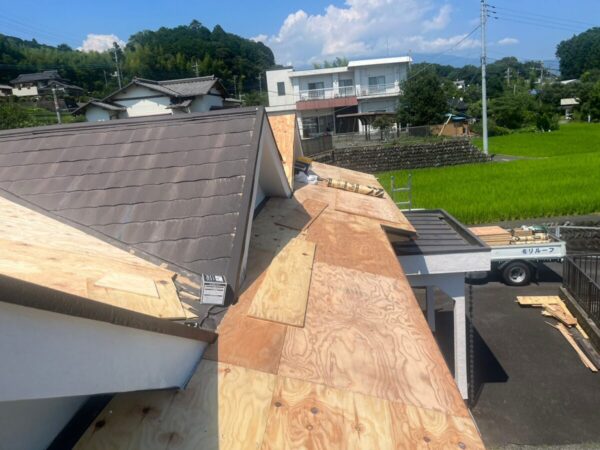 静岡県富士宮市安居山　施工不良により雨漏りした家のカバー工事（2）