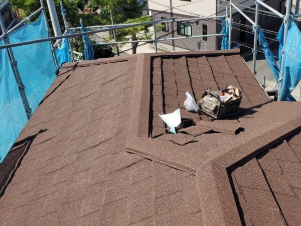 静岡県富士市鈴川　コロニアルアーバニーのカバー工事　複雑な形状の屋根（3）