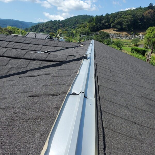 静岡県富士宮市安居山　施工不良により雨漏りした家のカバー工事　棟のコダワリ（2）