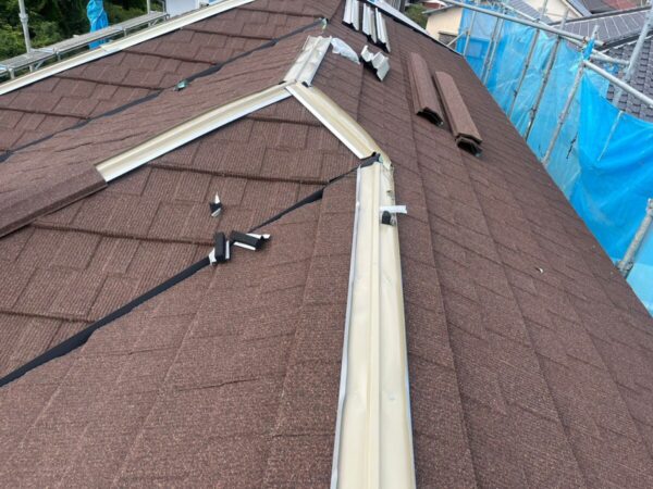 静岡県富士市鈴川　コロニアルアーバニーのカバー工事　複雑な形状の屋根（2）