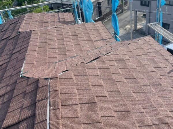 静岡県富士市鈴川　コロニアルアーバニーのカバー工事　複雑な形状の屋根（1）