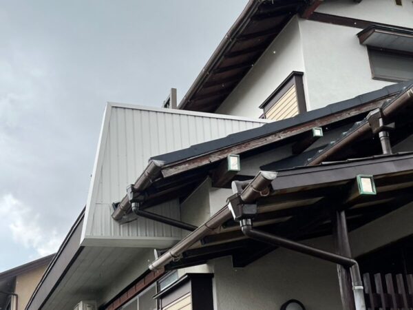 静岡県富士市比奈　玄関庇の葺き替えおよび壁補強工事　壁の施工（5）