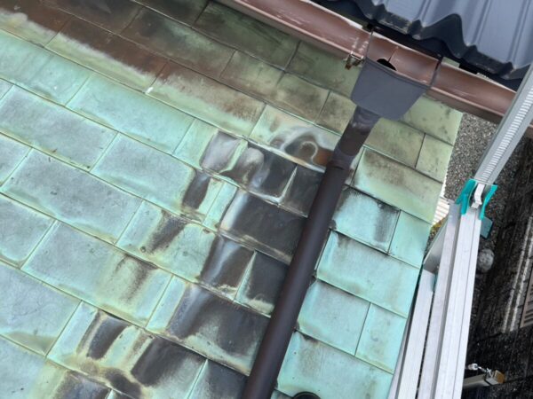 静岡県富士市比奈　玄関庇の葺き替えおよび壁補強工事　庇をバラします（1）