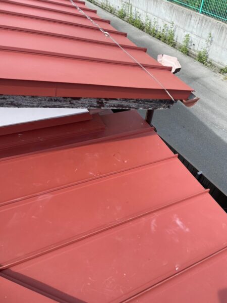 静岡県富士宮市穂波町　雨漏りしている屋根の部分カバー工事（2）