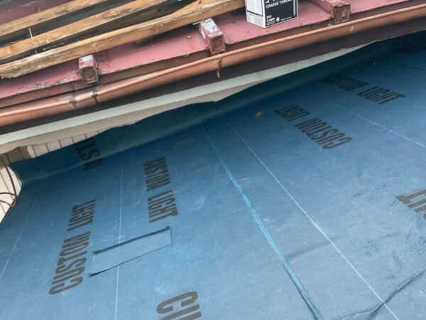 静岡県富士宮市穂波町　雨漏りしている屋根の部分補修　カーポートを撤去します（3）