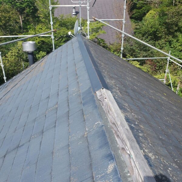 静岡県裾野市須山　屋根部分補修工事　強風で飛ばされた棟板金（1）