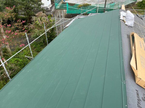 静岡県富士市桑崎　瓦屋根葺き替え工事　当社イチオシの横葺き屋根材（1）