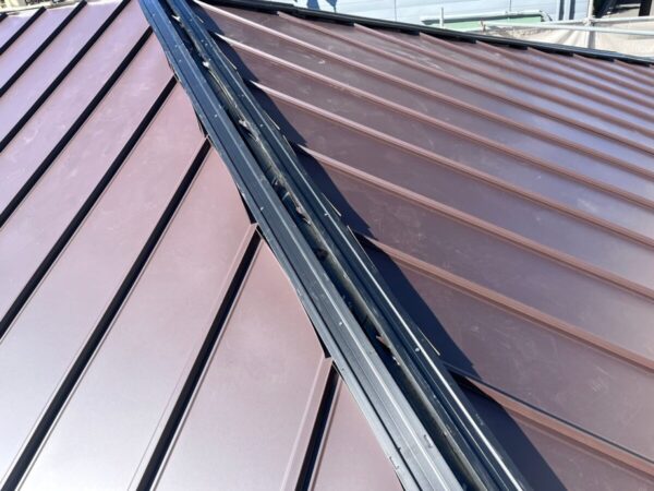 静岡県静岡市葵区　平屋住宅の屋根カバー工事　ガルバリウム鋼板立平葺き（3）
