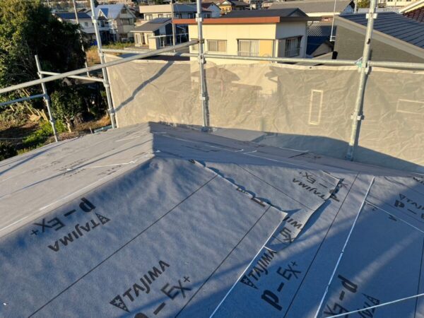 静岡県富士宮市淀平町　雨漏りした屋根の部分カバー工事　ビスが効かない！？（3）