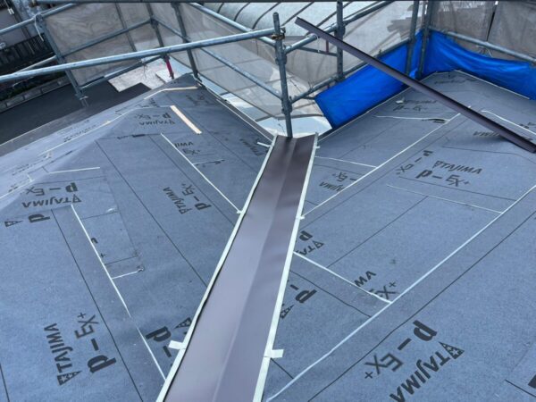 静岡県静岡市葵区　平屋住宅の屋根カバー工事　ガルバリウム鋼板立平葺き（1）
