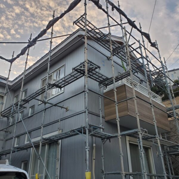 静岡県浜松市中区　外壁カバー工事　金属サイディングをアクセントに！（3）