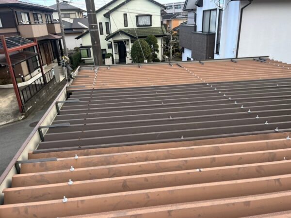 静岡県富士宮市小泉　折板屋根部分葺き替え工事（5）