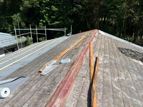富士宮市猪之頭・カバー工法③屋根の防水シートと桟木の施工7