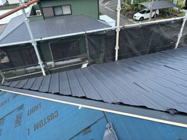 富士宮市西小泉町・カバー工法③屋根本体張〜完工1