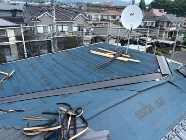 富士宮市西小泉町・カバー工法②防水シート・雨仕舞いの施工4