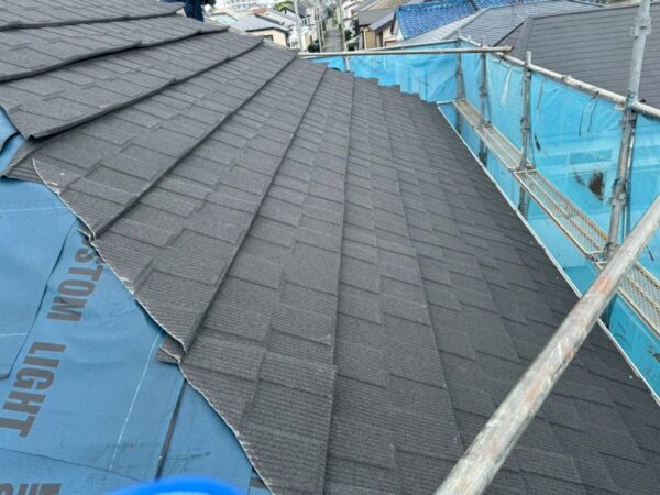 神奈川県相模原市・天窓撤去と屋根カバー工法③アスファルトシングルの新設〜完工2