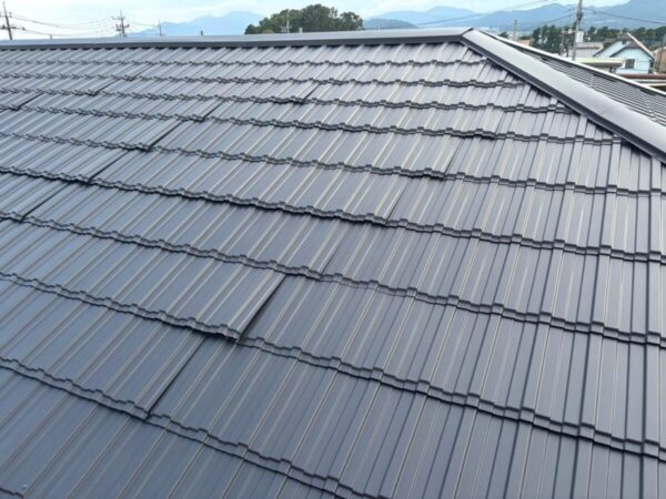 富士宮市三園平・屋根カバー工法③レクトプルーフの新設〜完工|落ち着いた色合いの屋根に大変身!8