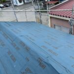 富士宮市三園平・屋根カバー工法②防水シートの施工6
