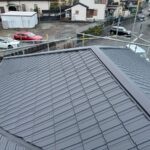 富士宮市泉町・屋根カバー工法③｜レクトプルーフの新設〜完工｜グリーンから落ち着いたグレーの屋根に大変身！5