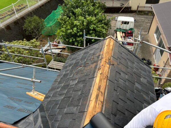 静岡県伊豆市　U様邸　屋根カバー工事　既存棟板金撤去～防水シート敷設をおこないました！