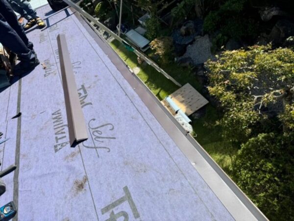 富士宮市西小泉町・屋根葺き替え工事②屋根解体と野地板・防水シート施工4