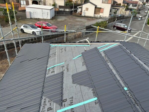 富士宮市泉町・屋根カバー工法③｜レクトプルーフの新設〜完工｜グリーンから落ち着いたグレーの屋根に大変身！9