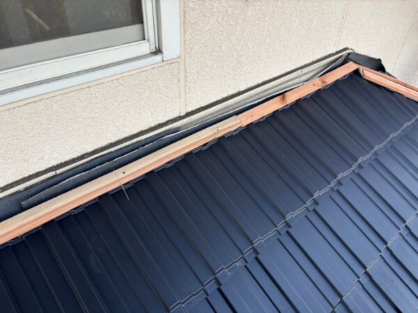 富士宮市泉町・屋根カバー工法③｜レクトプルーフの新設〜完工｜グリーンから落ち着いたグレーの屋根に大変身！14