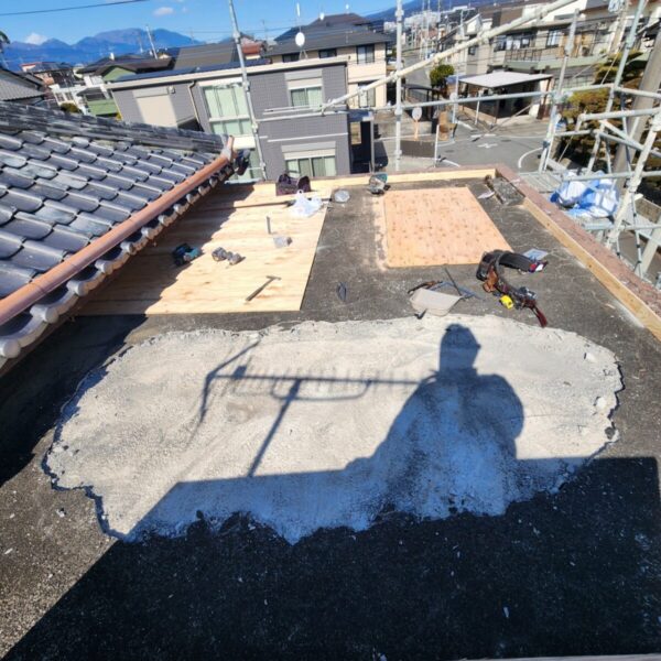 静岡県富士宮市　M様邸　陸屋根　防水工事　耐久性向上のために構造用合板を取り付けました