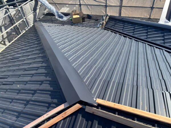静岡県富士宮市　A様邸　屋根カバー工事　新しい屋根材を取り付けて完工しました！