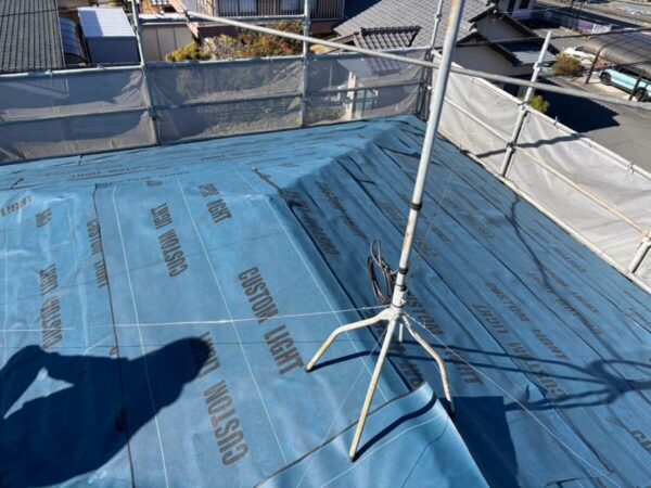 静岡県富士宮市　A様邸　屋根カバー工事　防水性を確保するためにルーフィングを敷設しました！