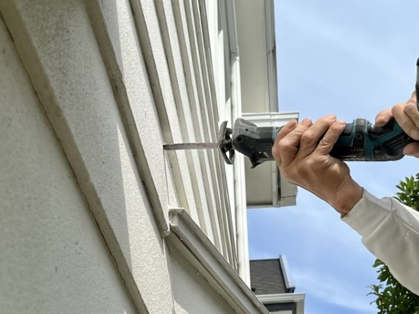 サイディング張り替えが必要なサインとは？カバー工法との違いや流れを解説