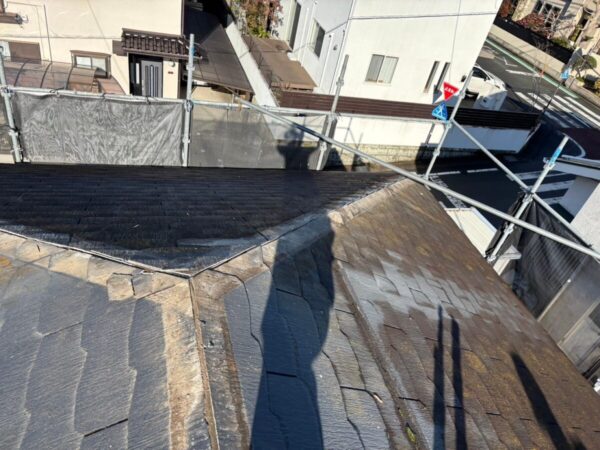 静岡県三島市　N様邸　屋根工事　既存棟板金の撤去作業からスタート！